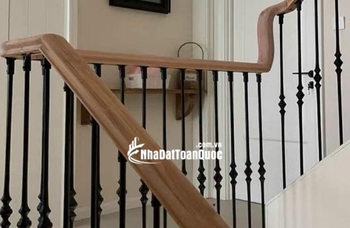 Cho thuê nhà lô góc, mới, thang máy,vỉa hè, 114m2- 5T, Duy Tân_44 Tr- 0941646107